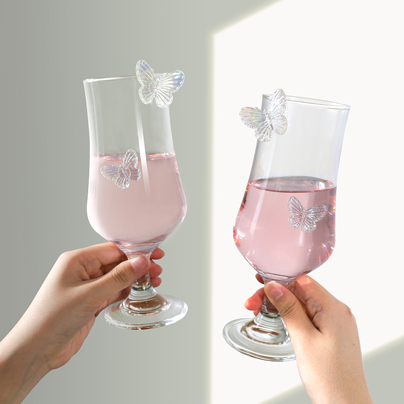 特别好看立体蝴蝶浮雕高脚玻璃杯