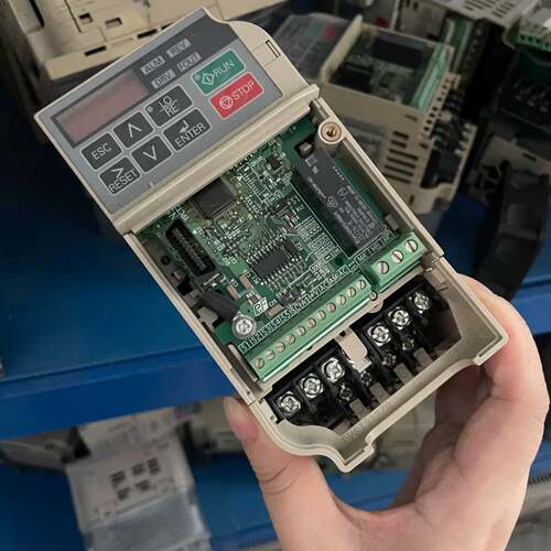 可维修安川变频器 CIMR-JT2A0001BAA，0.2KW/0议价