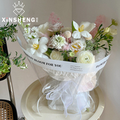 芯苼 纸卷材料 透明英文玻璃纸高透明防水塑料花束打底鲜花艺包装