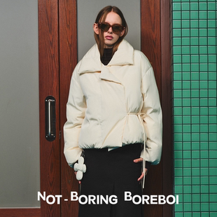 NB B丨奶油缎光感 三醋酸 白鹅绒立体感廓形系带翻领轻量级羽绒服