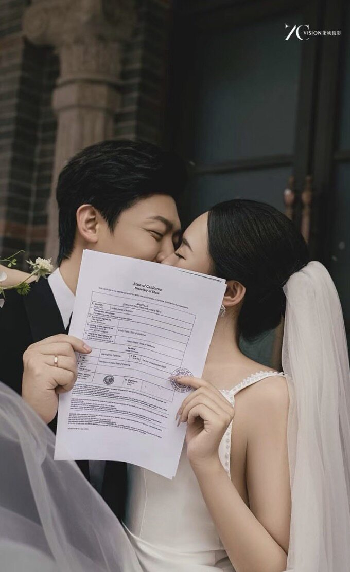 new影楼摄影新娘美式婚纱照拍照道具领证结婚证仿真结婚证道具