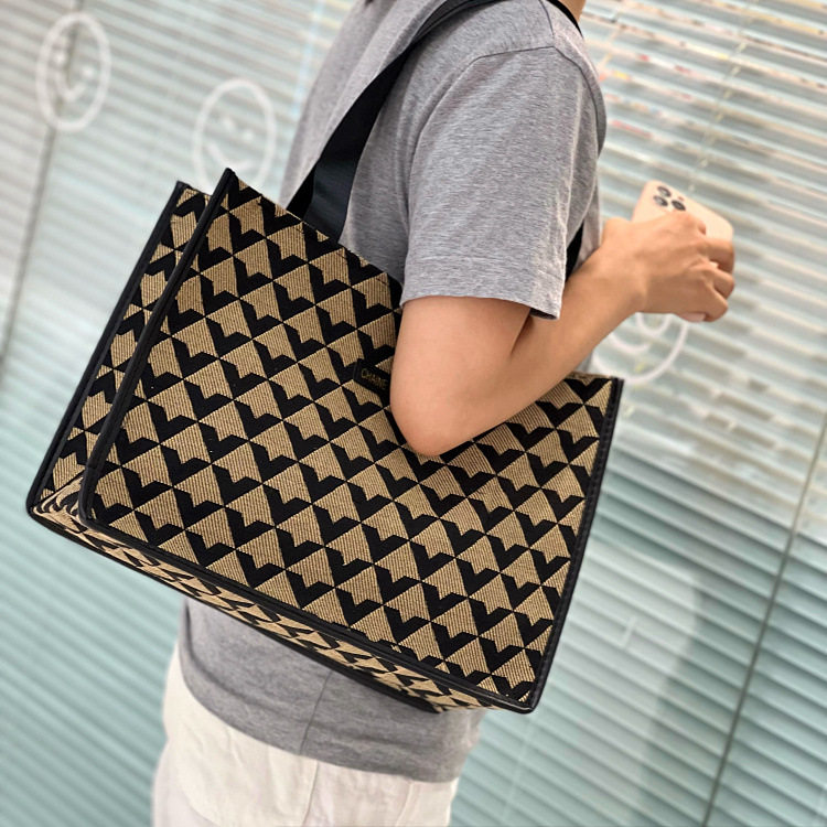 新款韩版复古字母肩手提大容量购物袋托特包健身瑜伽妈咪包女包