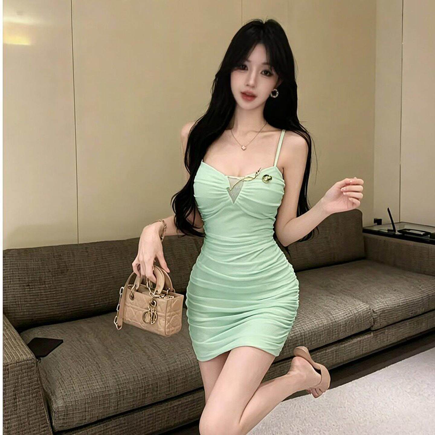 性感辣妹低胸吊带连衣裙女小个子短款网纱褶皱紧身包臀裙夜场短裙