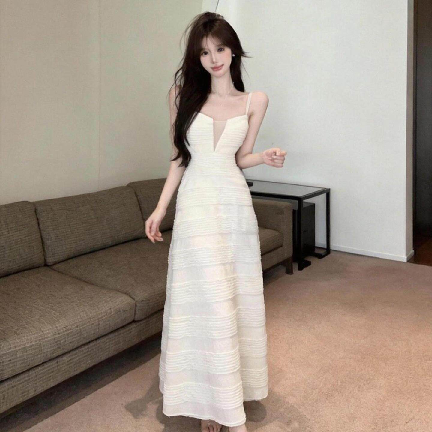 度假风长款吊带连衣裙2026新款性感低胸A字礼服裙收腰露背长裙子