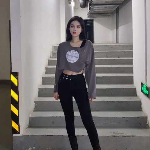 3折清仓灰色短款长袖卫衣外套女