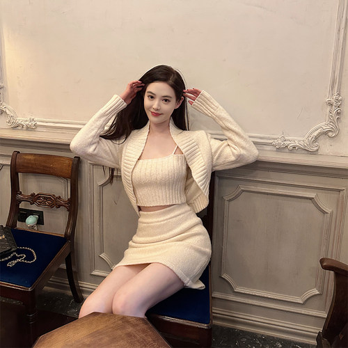nicky奶杏色纯欲针织套装