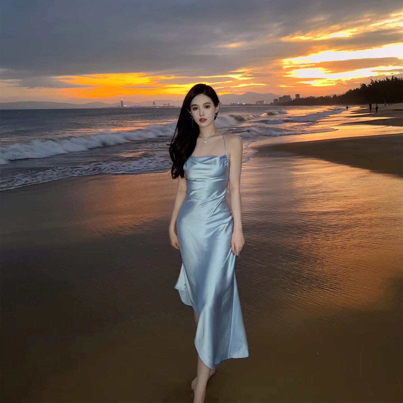 nicky 纯欲冰蓝色缎面绑带露背丝质吊带裙海岛度假2026年夏季新款