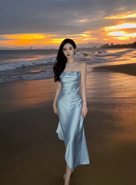 nicky 纯欲冰蓝色缎面绑带露背丝质吊带裙海岛度假2026年夏季新款
