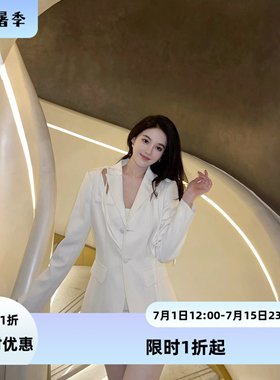 『限时2折起』设计感小众高级休闲西装外套女2024新款宽松白色