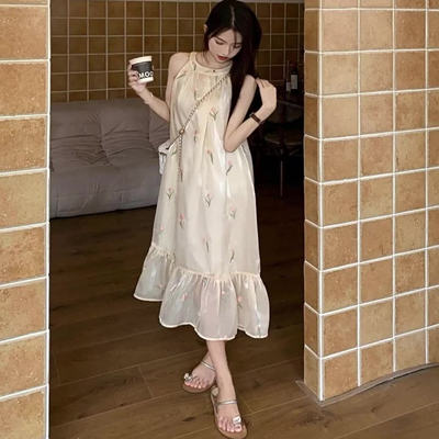 挂脖碎花连衣裙女沙滩中长裙