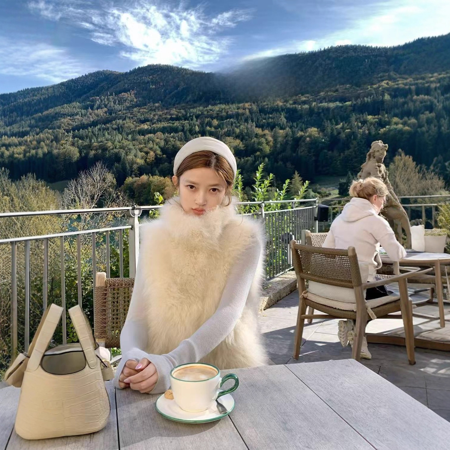 2025新款冬日御寒神器保暖短款加厚仿狐狸毛环保毛皮草马甲外套