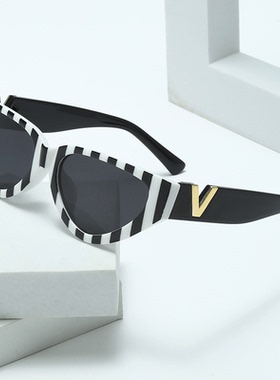 墨镜2024条纹防紫外线时尚女猫眼