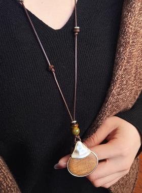 原创手工木质扇形挂件皮绳项