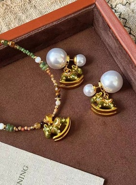 墨绿色滴油轻奢珍珠小马项链耳钉