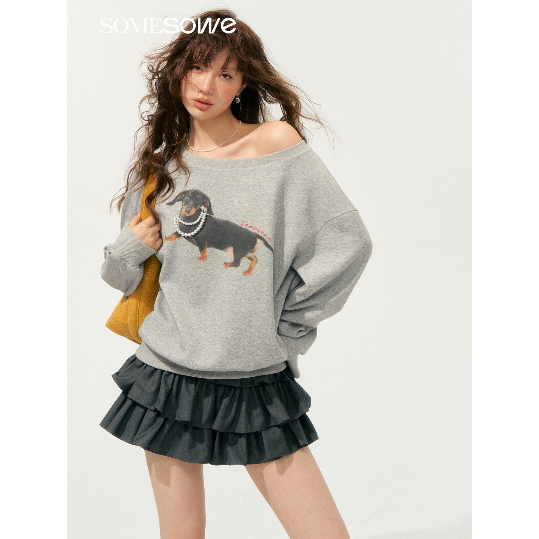 SOMESOWE 2025FW秋季新款 珍珠腊肠狗斜肩卫衣