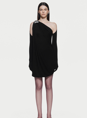 CHATS BY C.DAM 2025 AW EILEEN 纯色简约单肩无袖修身抽褶连衣裙