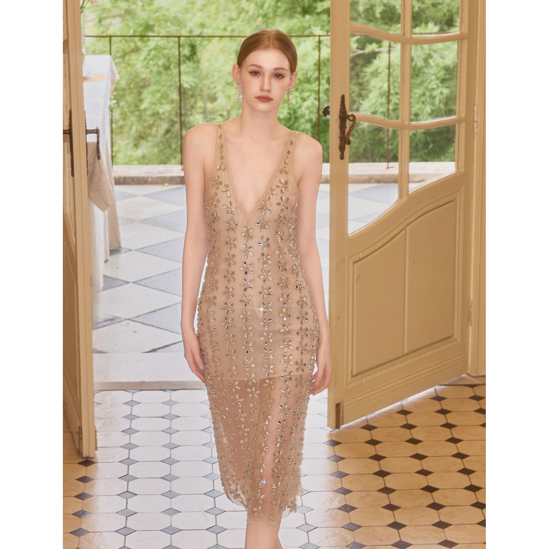 Wardrobes by chen2025SS 重工水晶花䯳烫钻连衣裙