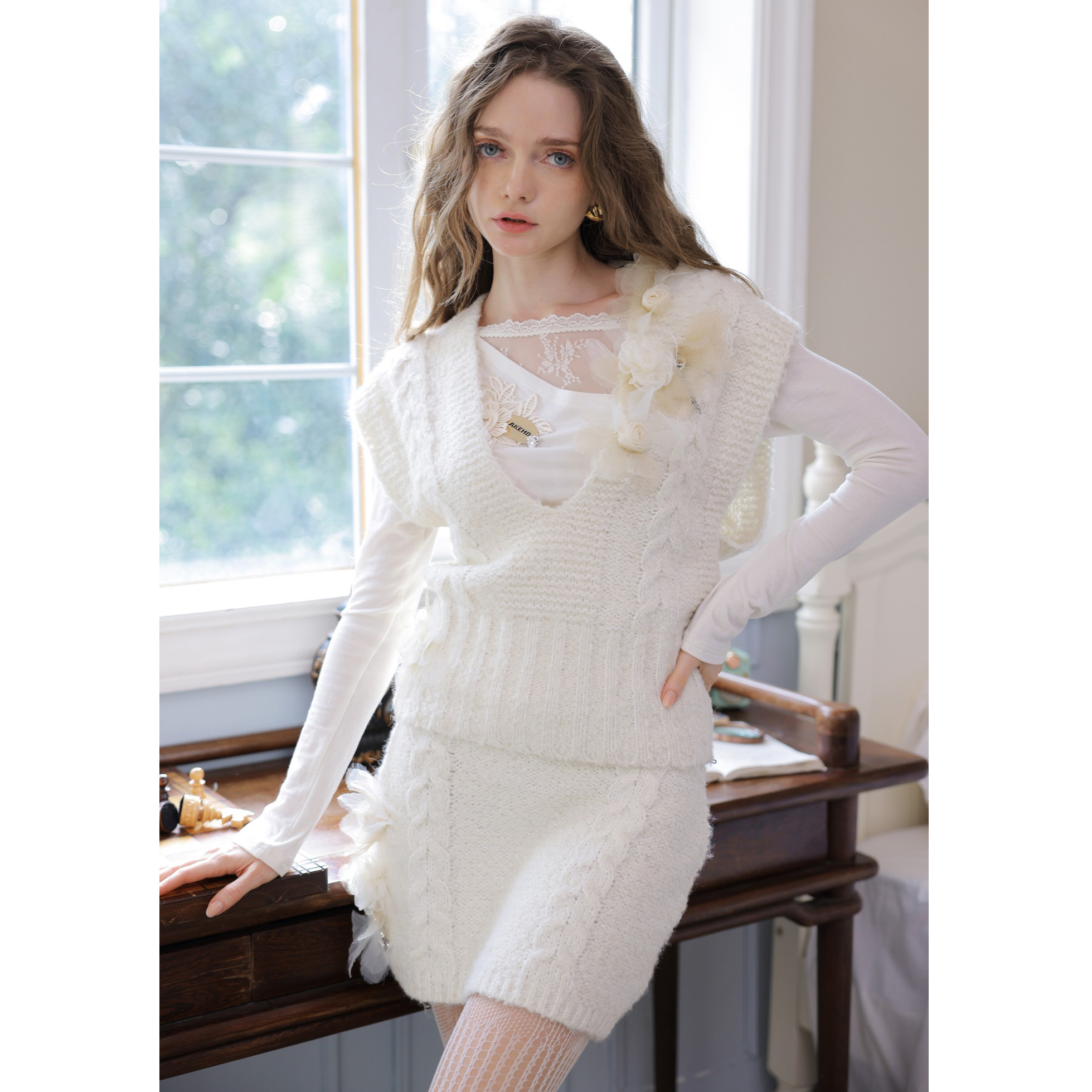 设计师AKEMO 2025AW  立体浮雕花羊毛坎肩半身裙套装