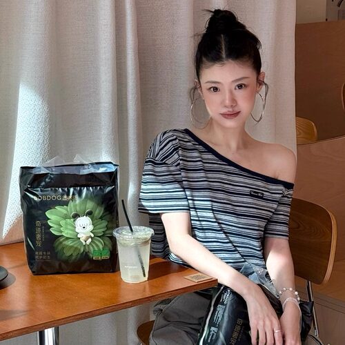 CONCISE-WHITE简白 25ss 短款一字肩露肩修身短袖条纹上衣女