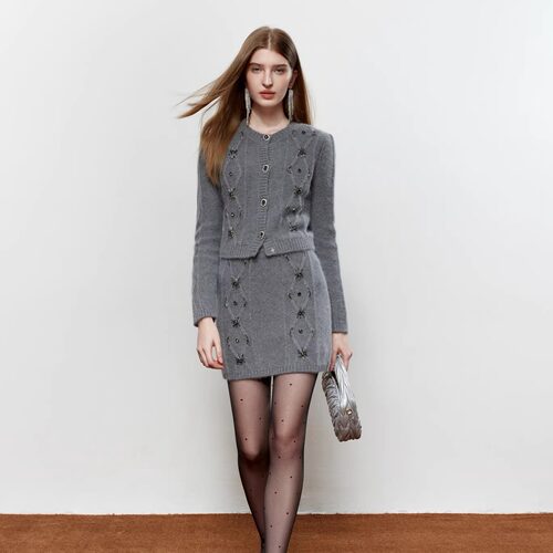 ROCHAROMA2025秋冬 订珠菱形格针织上衣订珠菱形格针织半裙