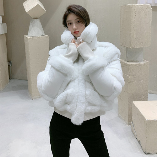 关晓彤Masion Wester立领时尚白短款羽绒服针织打底连衣裙 - 封面