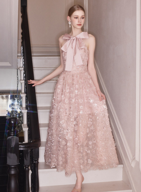 Wardrobes by chen2025SS 立体花瓣镂空缎面蝴蝶结⻓款连衣裙