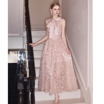 Wardrobes by chen2025SS 立体花瓣镂空缎面蝴蝶结⻓款连衣裙