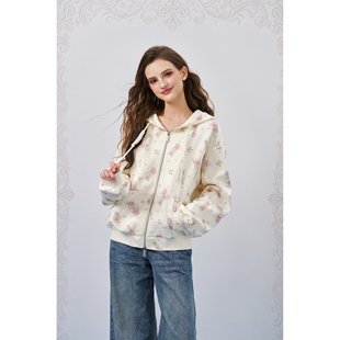 奶白色满印logo 26SS新款 花卉宽松连帽卫衣 Quarters Three