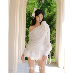 上衣蓬蓬半身短裙 圣洁女神斜肩露肩收褶立体花朵衬衫 Jean SOO