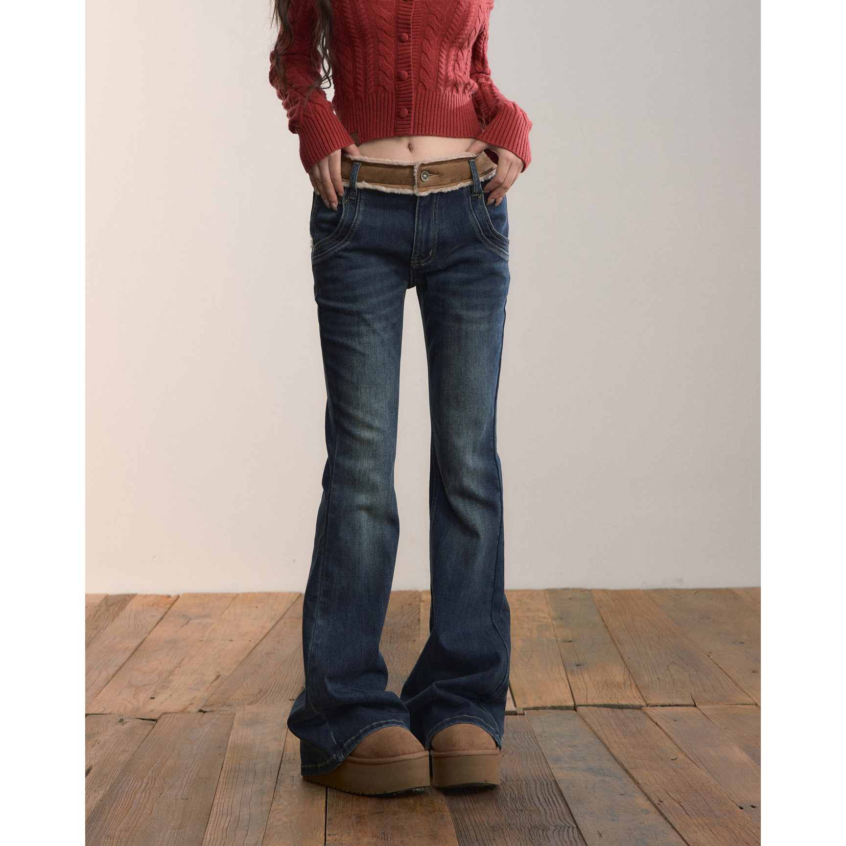 VIAPITTI设计感毛绒拼接撞色微喇牛仔裤