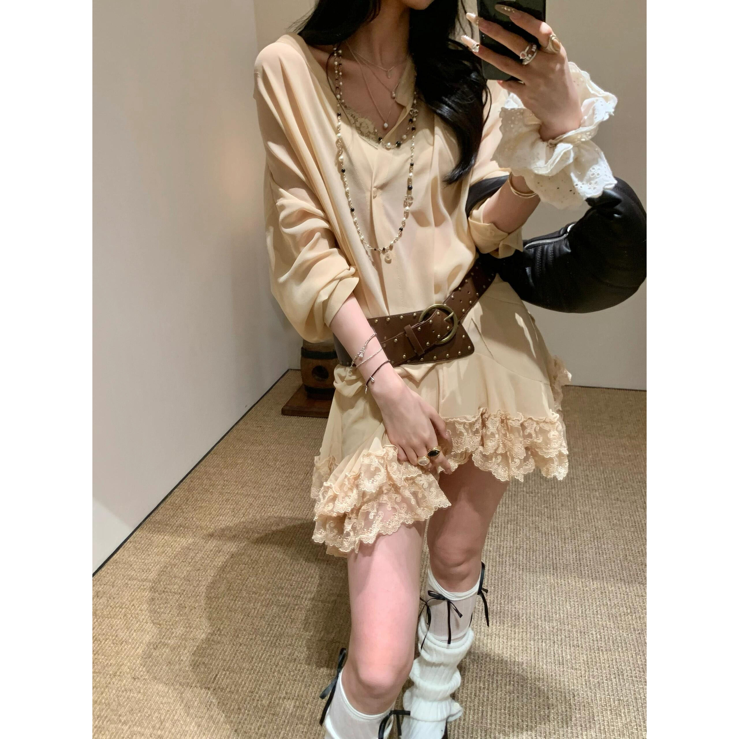 BING XIOUGN雪纺翻折宽衬衣蕾丝拼接内衣花边短裙