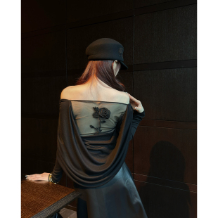 绣翻边阔腿长裤 斜肩荡感透视玫瑰绣花针织上衣 26ss CNLEEWEI