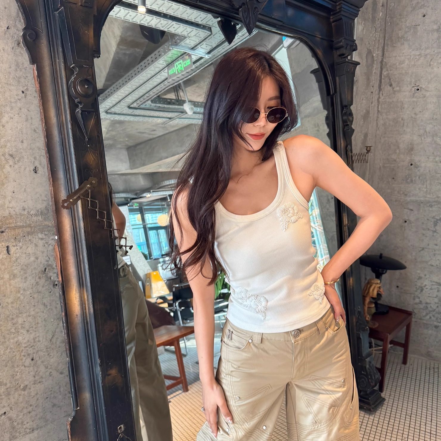 现货【清货折】MARKGONG时尚百搭灰色螺纹钉珠背心春新款女装上衣图片
