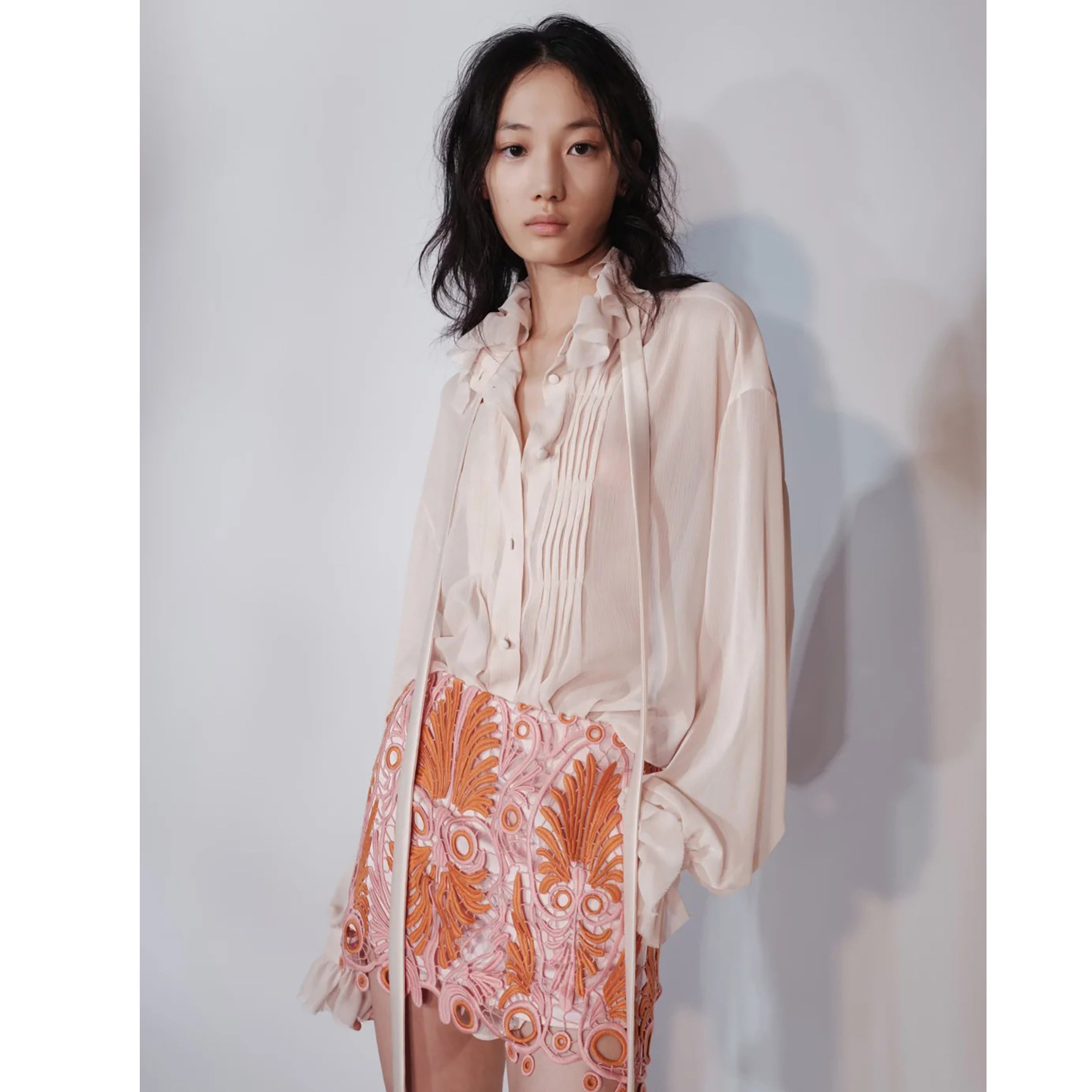 现货 XU ZHI 26春季新品 荷叶边装饰抽褶雪纺衬衫