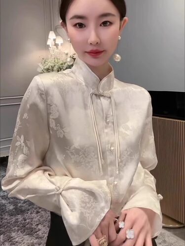 晶巴茵宽松型通勤单排多扣长袖