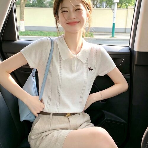 奶白刺绣POLO领修身短袖女T恤