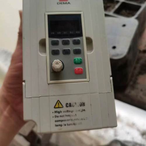 2.2kw德玛D5M变频器 功能包好外观完好漂亮实物图。