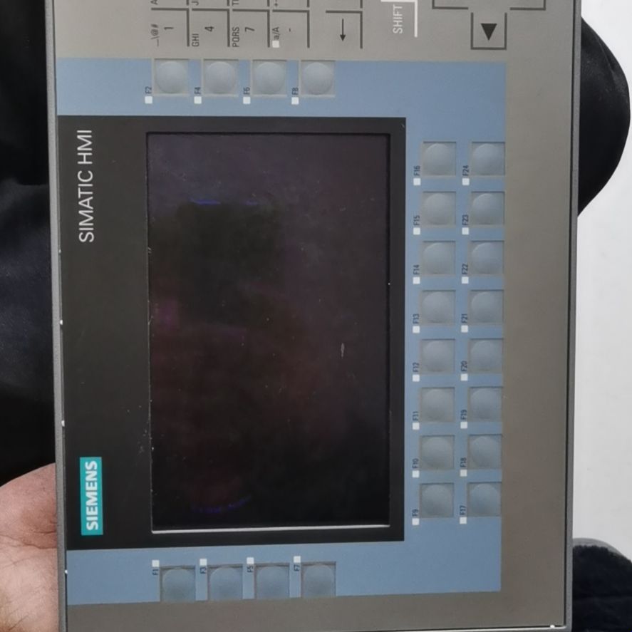 6AV2 124-1GC01-0AX0实物图 包好 成色漂亮