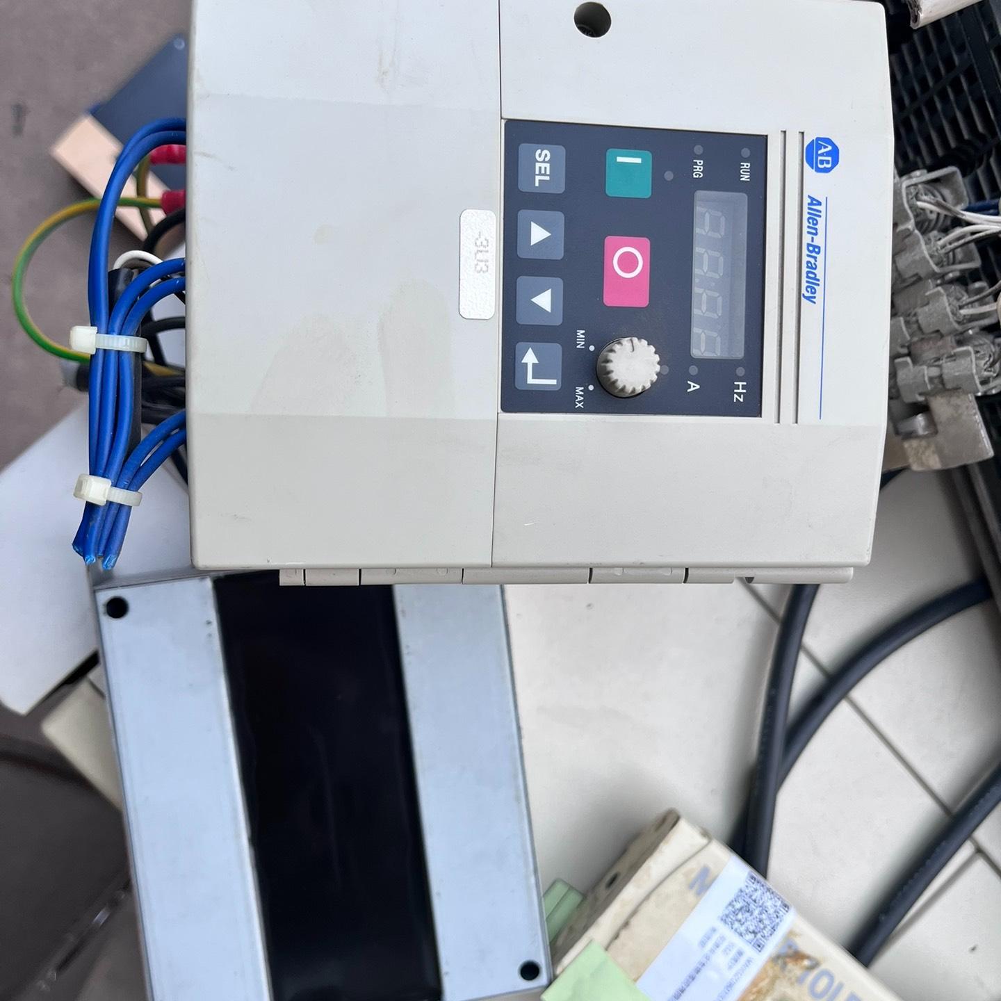 AB  变频器161S-AA04NPK 成色如图实拍 功能正