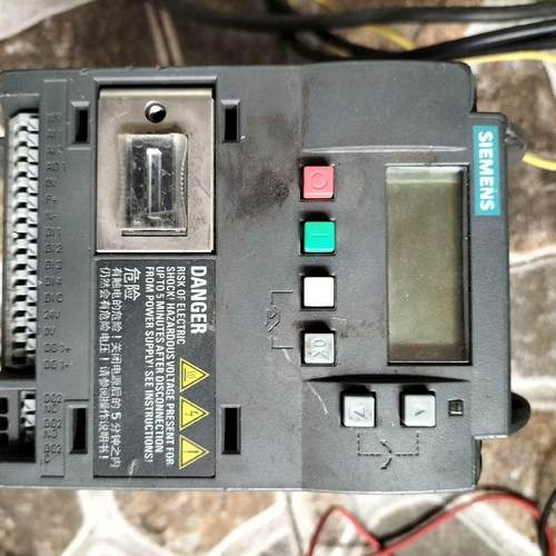 0.37kw380vV20变频器 功能包好外观较好实物