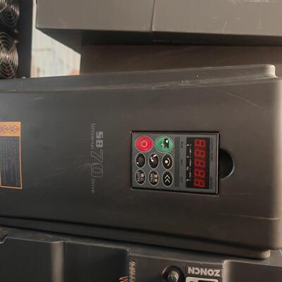 森兰变频器SB70G15 功率15kw 三相380V。拆