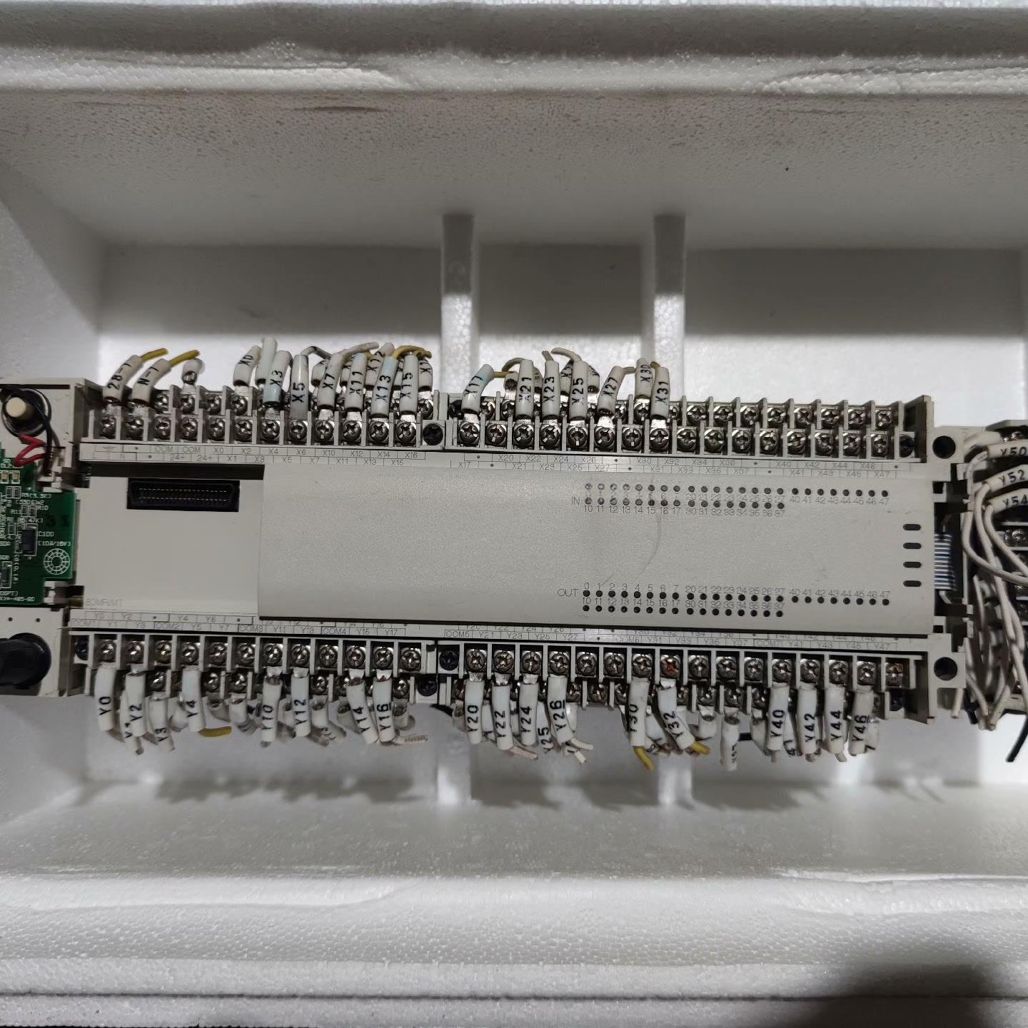 PLC FX2N-80MR-001 加FX2N-16EY