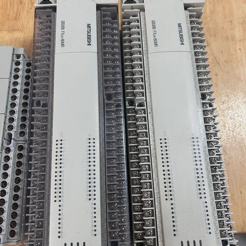 PLC FX2N-80MR-001()
