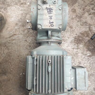 SEW减速机型号SA57速比10.80功率1.5kw