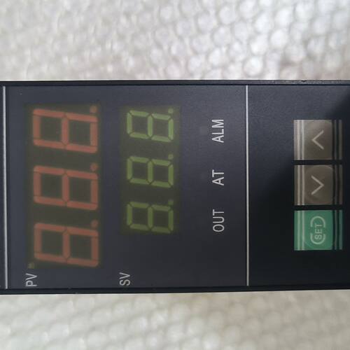 成能CH402B温度控制调节仪 型号CH402B-4001