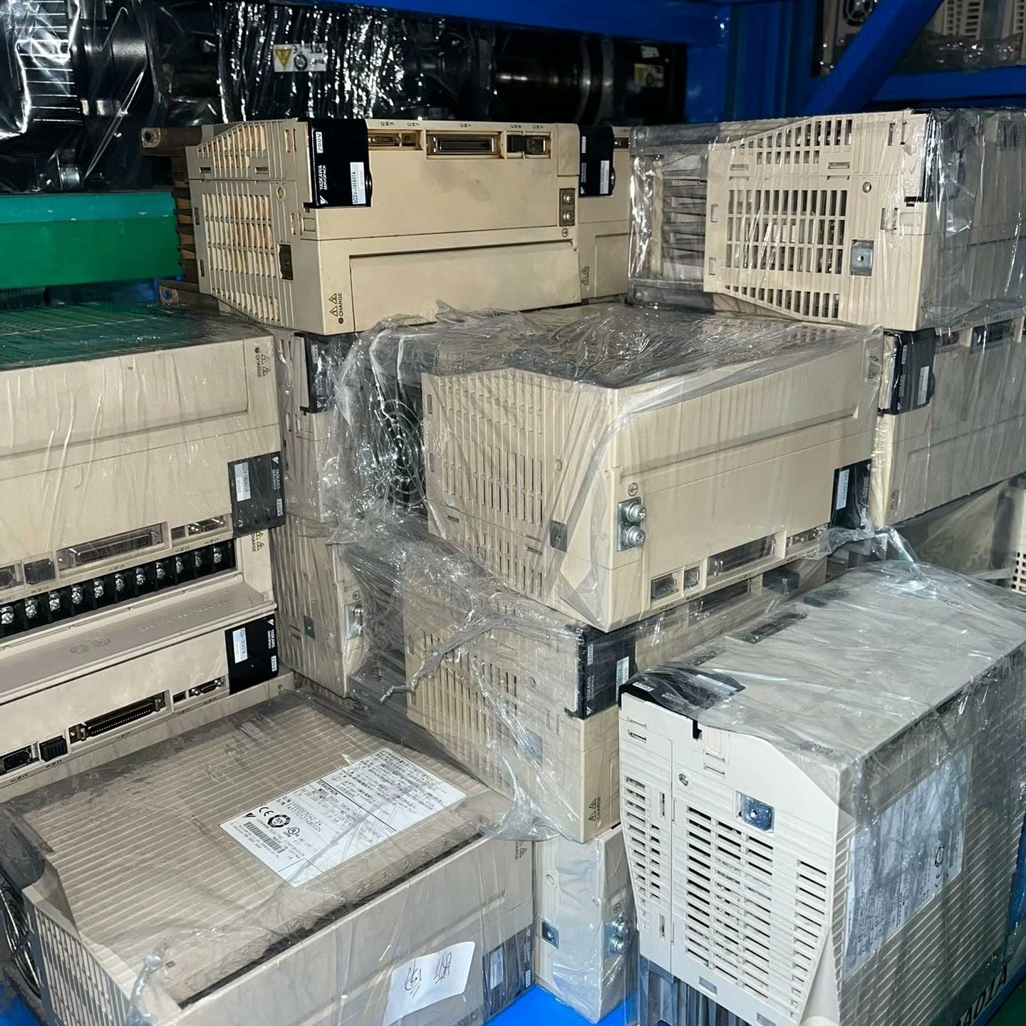 安川5系1.5KW2KW驱动器SGDV-180A01A
