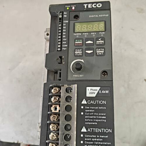 东 变频器S310-2P5-H1DC 0.4KW 220V单