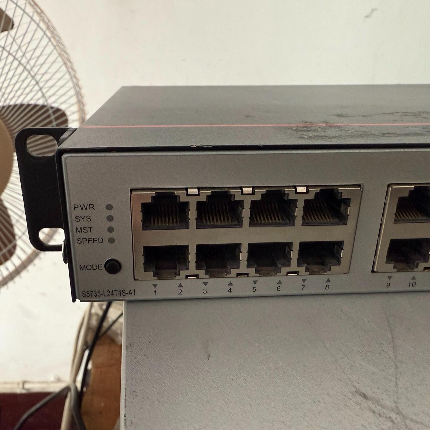 S5735S-L24T4S-A1 24口全千兆管理交换