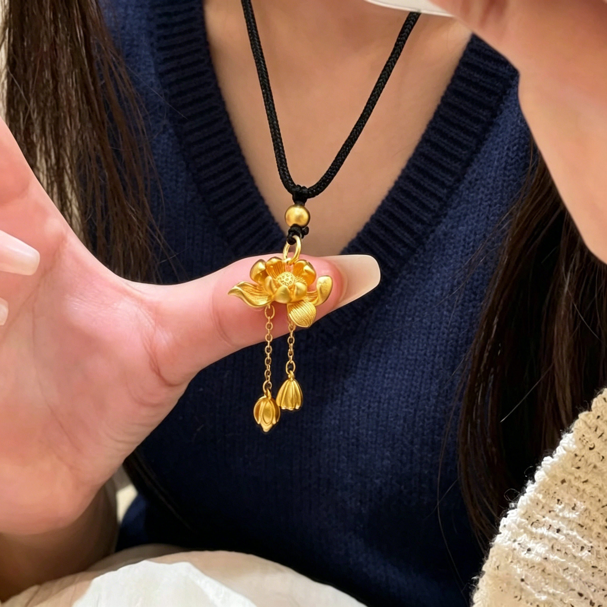 不致敏高保色莲花流苏黑绳项链