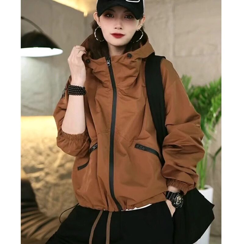 冲锋衣外套女春秋2025新款洋气宽松户外大码显瘦休闲连帽运动上衣